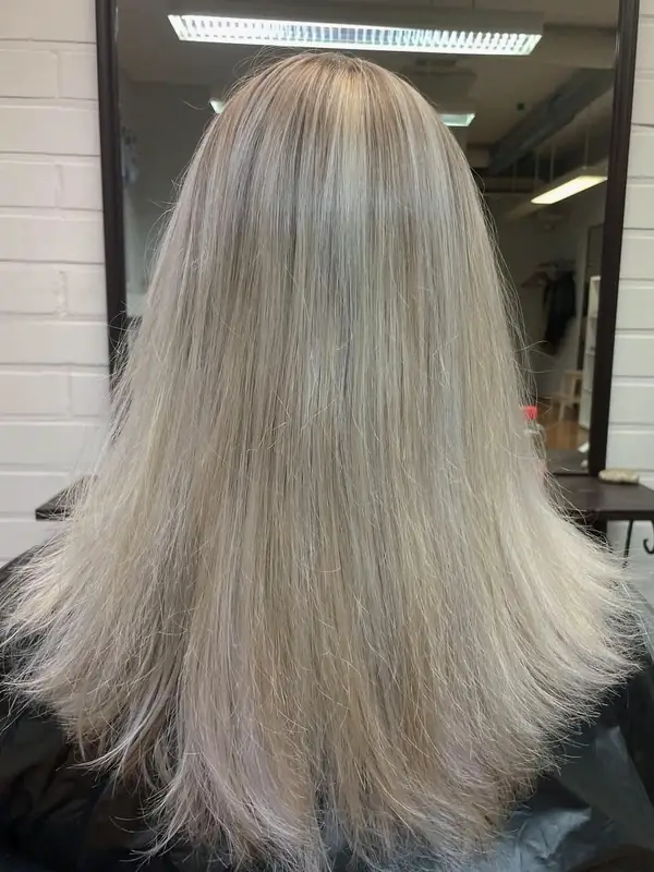 Parturi-kampaamon hiusten värjäys ja kirkastus Ressbarber Kokkolassa.